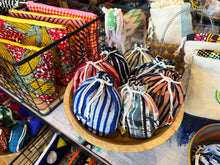 Load image into Gallery viewer, Batiki Pouch 25/07