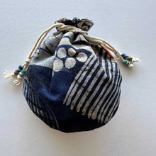 Load image into Gallery viewer, Batiki Pouch 25/03