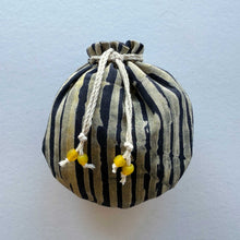 Load image into Gallery viewer, Batiki Pouch 25/05