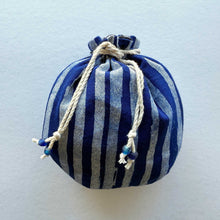 Load image into Gallery viewer, Batiki Pouch 25/07