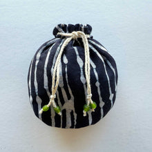 Load image into Gallery viewer, Batiki Pouch 25/12