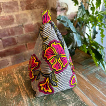 Load image into Gallery viewer, Pyramid Doorstop 25/11