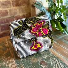 Load image into Gallery viewer, Pyramid Doorstop 25/11