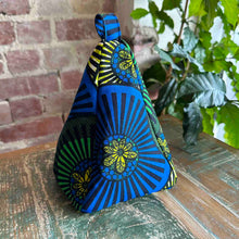 Load image into Gallery viewer, Pyramid Doorstop 25/01