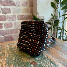 Load image into Gallery viewer, Pyramid Doorstop 25/17