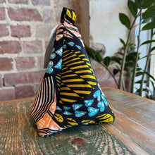 Load image into Gallery viewer, Pyramid Doorstop 25/23