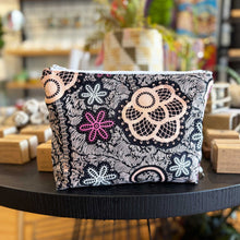 Load image into Gallery viewer, African Fabric ZIPPY Bag 25/07