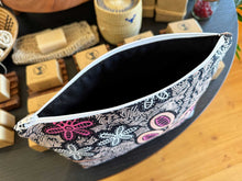 Load image into Gallery viewer, African Fabric ZIPPY Bag 25/07