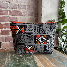 Load image into Gallery viewer, African Fabric ZIPPY Bag 25/21