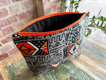 Load image into Gallery viewer, African Fabric ZIPPY Bag 25/21