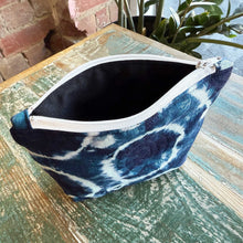 Load image into Gallery viewer, African Fabric ZIPPY Bag 25/28