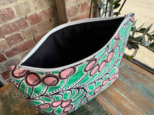 Load image into Gallery viewer, African Fabric ZIPPY Bag 25/10