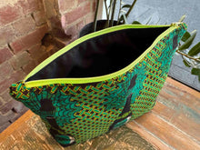 Load image into Gallery viewer, African Fabric ZIPPY Bag 25/15