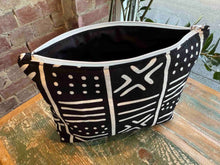 Load image into Gallery viewer, African Fabric ZIPPY Bag 25/18