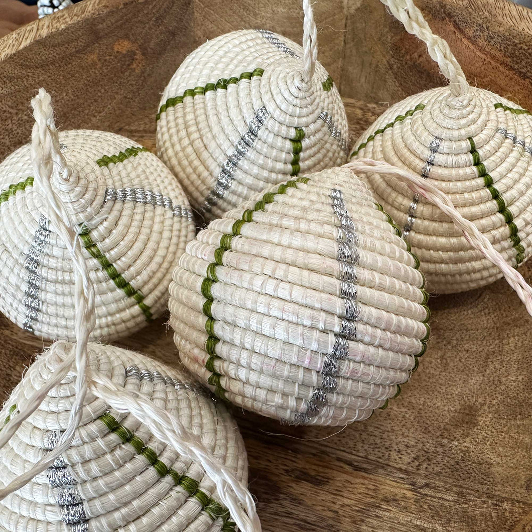 Woven White Baubles 23/01
