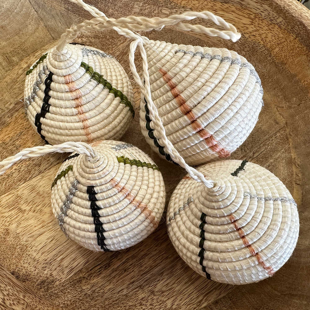 Woven White Baubles 23/03