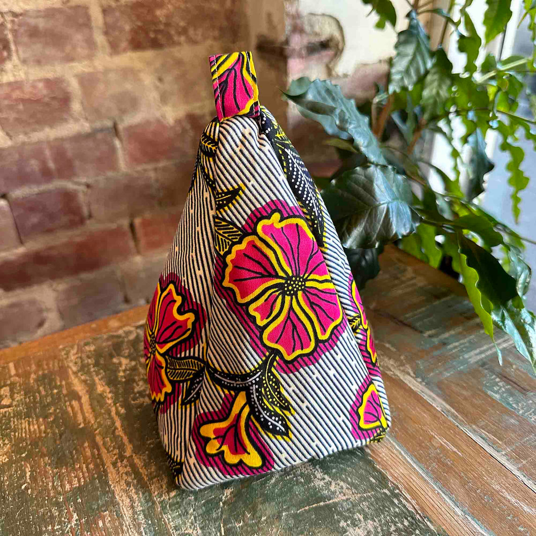 Pyramid Doorstop 25/11