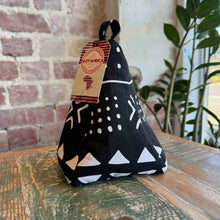 Load image into Gallery viewer, Pyramid Doorstop 25/15
