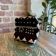 Load image into Gallery viewer, Pyramid Doorstop 25/15
