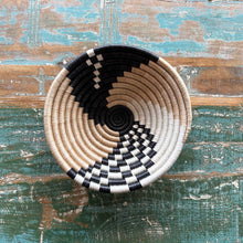 Load image into Gallery viewer, Tanzanian Woven Basket 23/02
