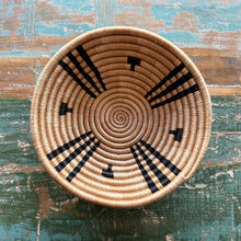 Load image into Gallery viewer, Tanzanian Woven Basket 23/04
